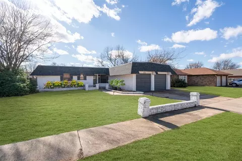 620 SW 24th St, Moore, OK 73160