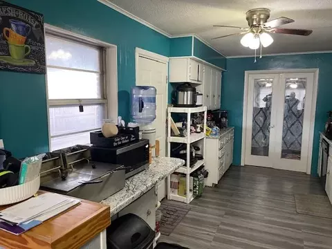 Kitchen - 22 E Anchor Dr, Sayre, OK 73662 photo 2 of 3