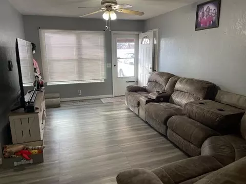 Living - 22 E Anchor Dr, Sayre, OK 73662 photo 1 of 2