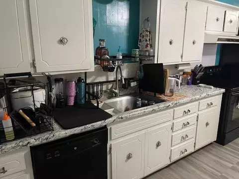 Kitchen - 22 E Anchor Dr, Sayre, OK 73662 photo 3 of 3