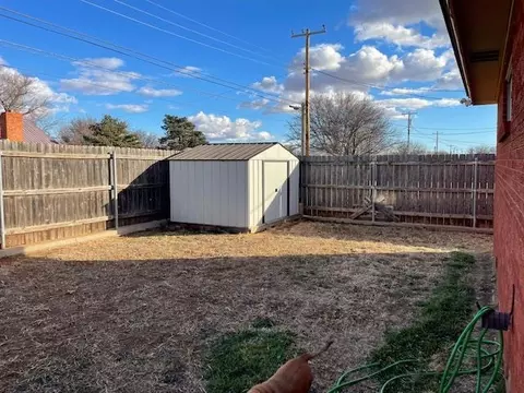Exterior - 22 E Anchor Dr, Sayre, OK 73662 photo 2 of 3