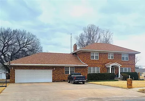 521 N Noble Ave, Watonga, OK 73772