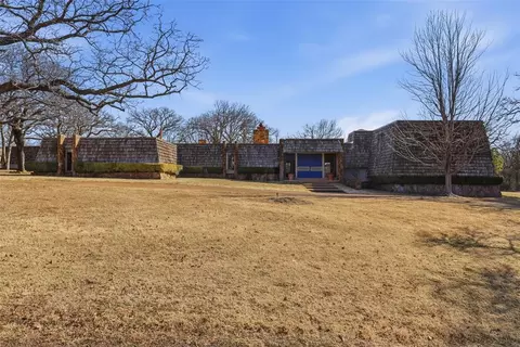 2812 Persimmon Creek Dr, Edmond, OK 73013