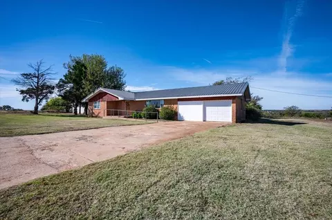 7173 County Road 1160 Rd, Lookeba, OK 73053