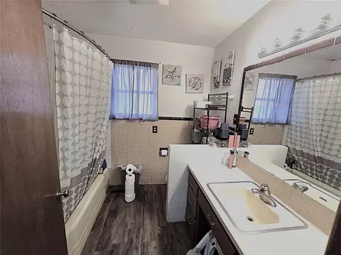 Bath - 403 N Harmon Ave, Watonga, OK 73772 photo 1 of 1