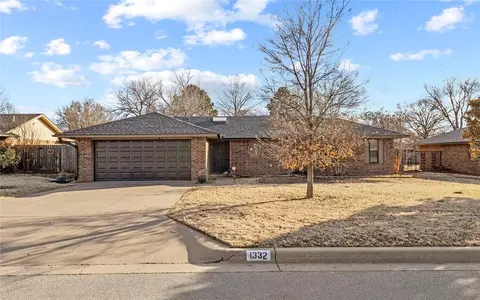 1332 Steiner Rd, Weatherford, OK 73096