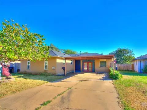 1012 NW 7th Pl, Moore, OK 73160