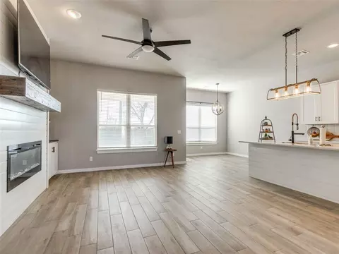 Living - 604 Silver Maple Ln, Noble, OK 73068 photo 1 of 4