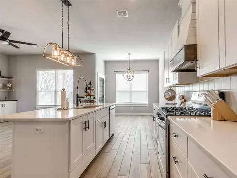 Kitchen - 604 Silver Maple Ln, Noble, OK 73068 photo 3 of 4