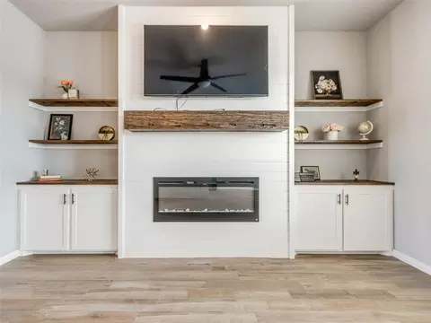 Living - 604 Silver Maple Ln, Noble, OK 73068 photo 3 of 4