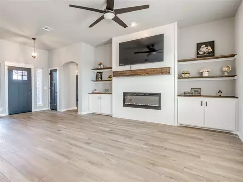 Living - 604 Silver Maple Ln, Noble, OK 73068 photo 4 of 4