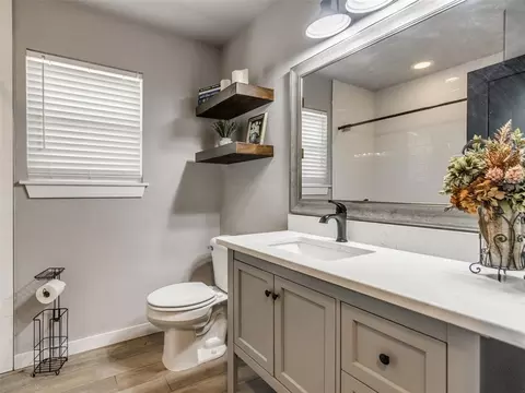 Bath - 604 Silver Maple Ln, Noble, OK 73068 photo 1 of 5