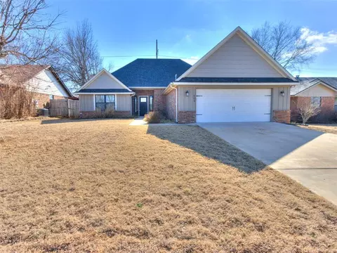 Exterior - 604 Silver Maple Ln, Noble, OK 73068 photo 4 of 8