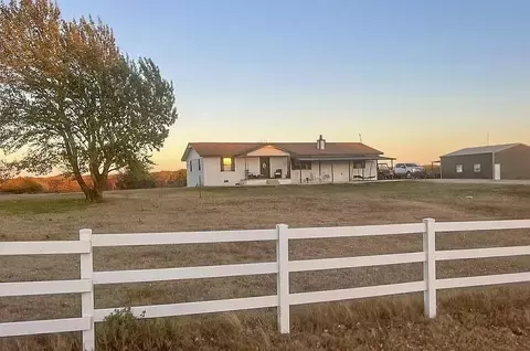 11060 Ns Ns 364 Rd, Okemah, OK 74859