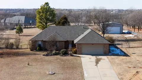 307 Willow Creek Dr, Tuttle, OK 73089 photo 5