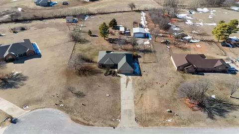 307 Willow Creek Dr, Tuttle, OK 73089