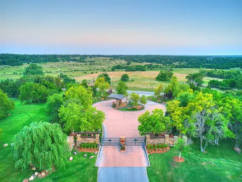 6001 Harper Creek Trl, Edmond, OK 73034