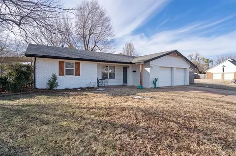 652 Reynolds Rd, Edmond, OK 73013