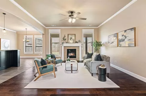 1113 Lindsey Ln, Moore, OK 73160