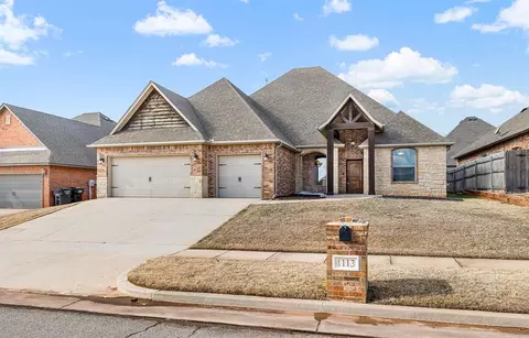 1113 Lindsey Ln, Moore, OK 73160
