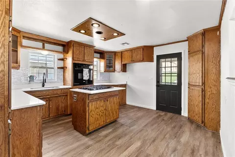 Kitchen - 404 S Broadway Ave, Binger, OK 73009 photo 1 of 3