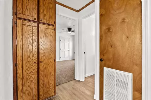 Entry Way - 404 S Broadway Ave, Binger, OK 73009 photo 1 of 1