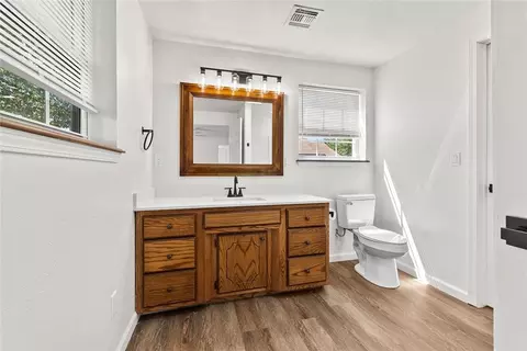 Bath - 404 S Broadway Ave, Binger, OK 73009 photo 2 of 2