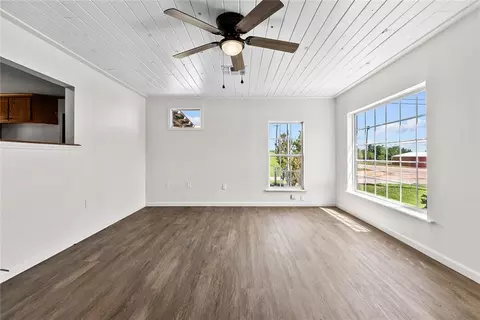 Living - 404 S Broadway Ave, Binger, OK 73009 photo 2 of 4