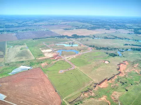 972 Old Farm Rd, Tuttle, OK 73089