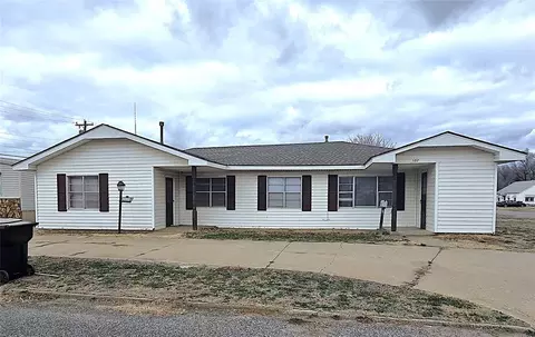 502 W 4th St, Watonga, OK 73772