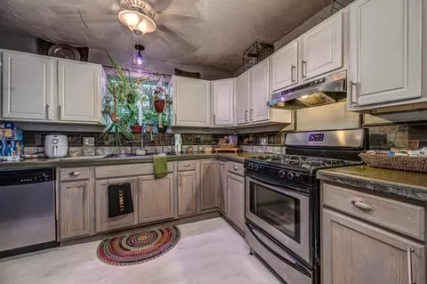 Kitchen - 322 E Warner Ave, Guthrie, OK 73044 photo 1 of 4