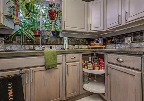 Kitchen - 322 E Warner Ave, Guthrie, OK 73044 photo 3 of 4