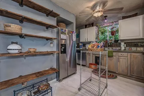 Kitchen - 322 E Warner Ave, Guthrie, OK 73044 photo 4 of 4