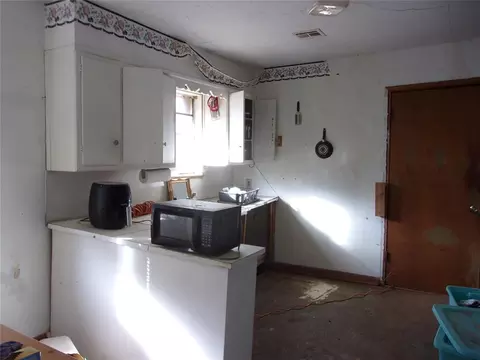 Kitchen - 103355 S 3350 Rd, Mcloud, OK 74851 photo 1 of 5