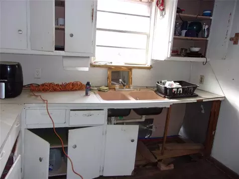 Kitchen - 103355 S 3350 Rd, Mcloud, OK 74851 photo 4 of 5