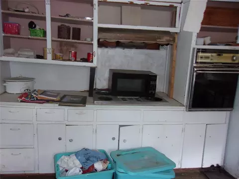 Kitchen - 103355 S 3350 Rd, Mcloud, OK 74851 photo 2 of 5