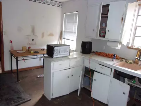 Kitchen - 103355 S 3350 Rd, Mcloud, OK 74851 photo 5 of 5