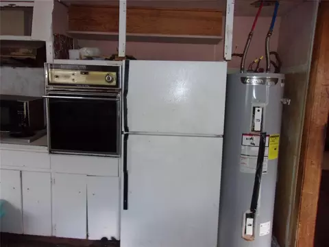 Kitchen - 103355 S 3350 Rd, Mcloud, OK 74851 photo 3 of 5