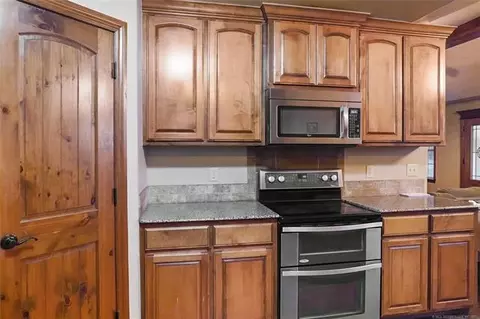 Kitchen - 740384 S 3480 Rd, Cushing, OK 74023 photo 2 of 2