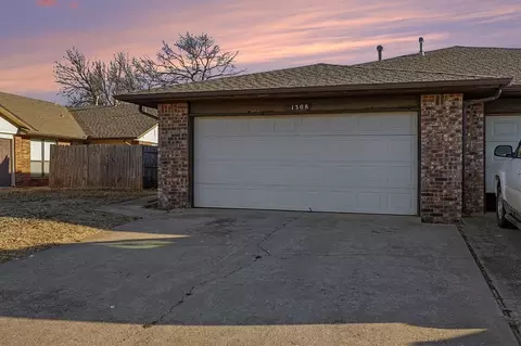 1308 Summerton Pl, Yukon, OK 73099