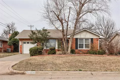 2633 Huntleigh Dr, The Village, OK 73120