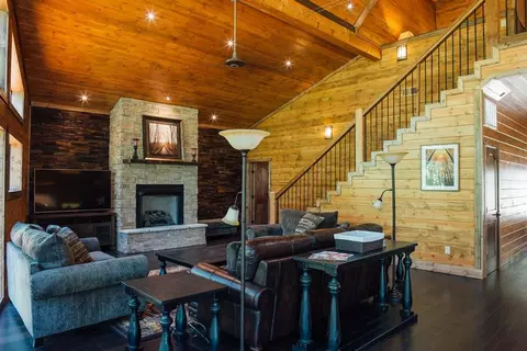 Living - Undisclosed, Broken Bow, OK 74728 photo 3 of 6