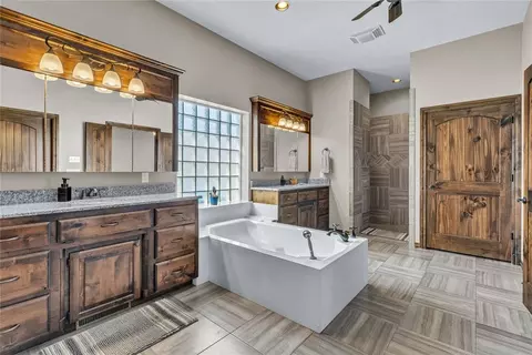 Bath - 7319 N Shore Dr, Tuttle, OK 73089 photo 1 of 4