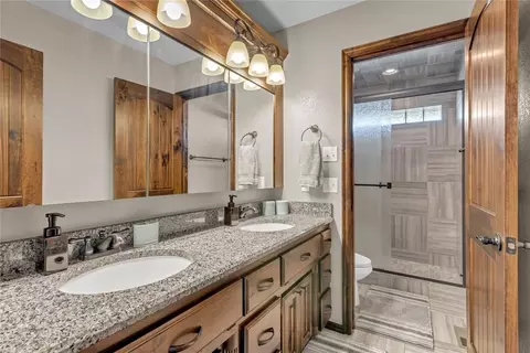 Bath - 7319 N Shore Dr, Tuttle, OK 73089 photo 4 of 4