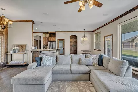 Living - 7319 N Shore Dr, Tuttle, OK 73089 photo 2 of 2