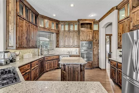 Kitchen - 7319 N Shore Dr, Tuttle, OK 73089 photo 5 of 5
