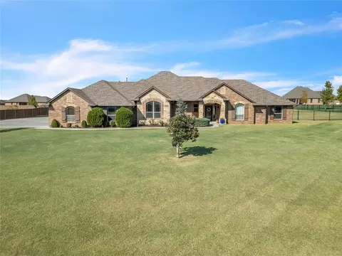7319 N Shore Dr, Tuttle, OK 73089