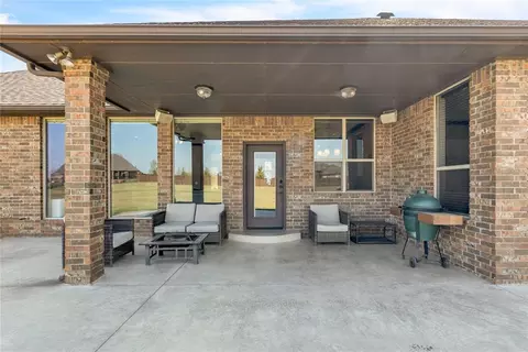 Exterior - 7319 N Shore Dr, Tuttle, OK 73089 photo 2 of 5