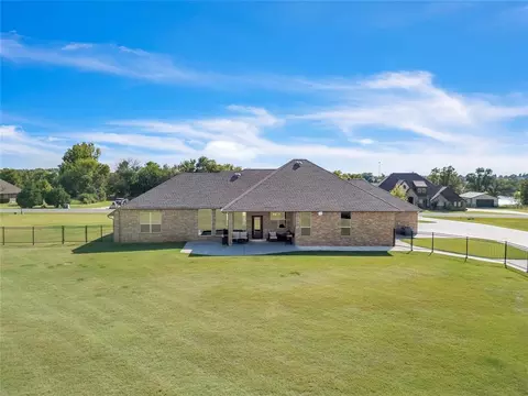 Exterior - 7319 N Shore Dr, Tuttle, OK 73089 photo 3 of 5