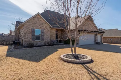 6140 Oxnard St, Edmond, OK 73034
